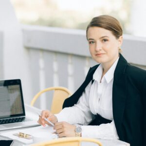 pexels-n-voitkevich-8062301